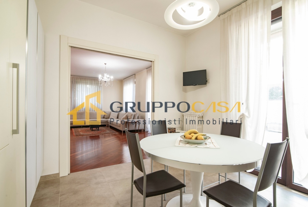 BRUGHERIO – SPLENDIDA VILLA SINGOLA