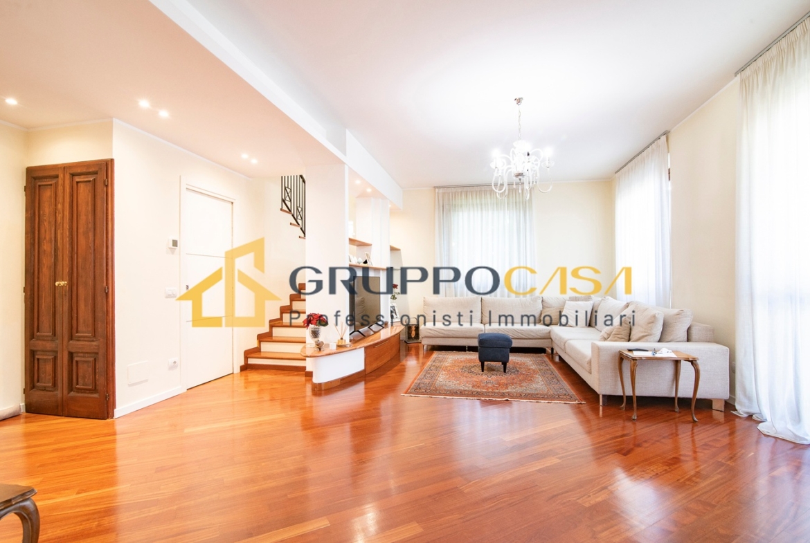 BRUGHERIO – SPLENDIDA VILLA SINGOLA