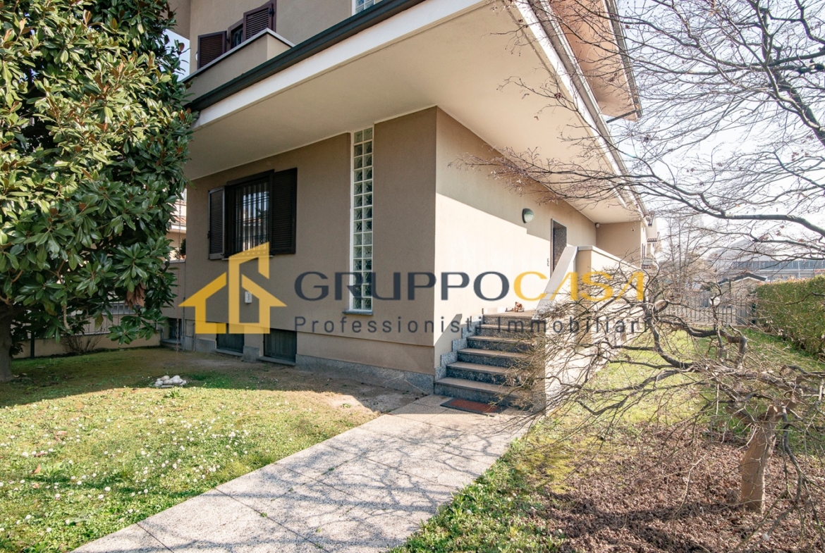 BRUGHERIO – SPLENDIDA VILLA SINGOLA