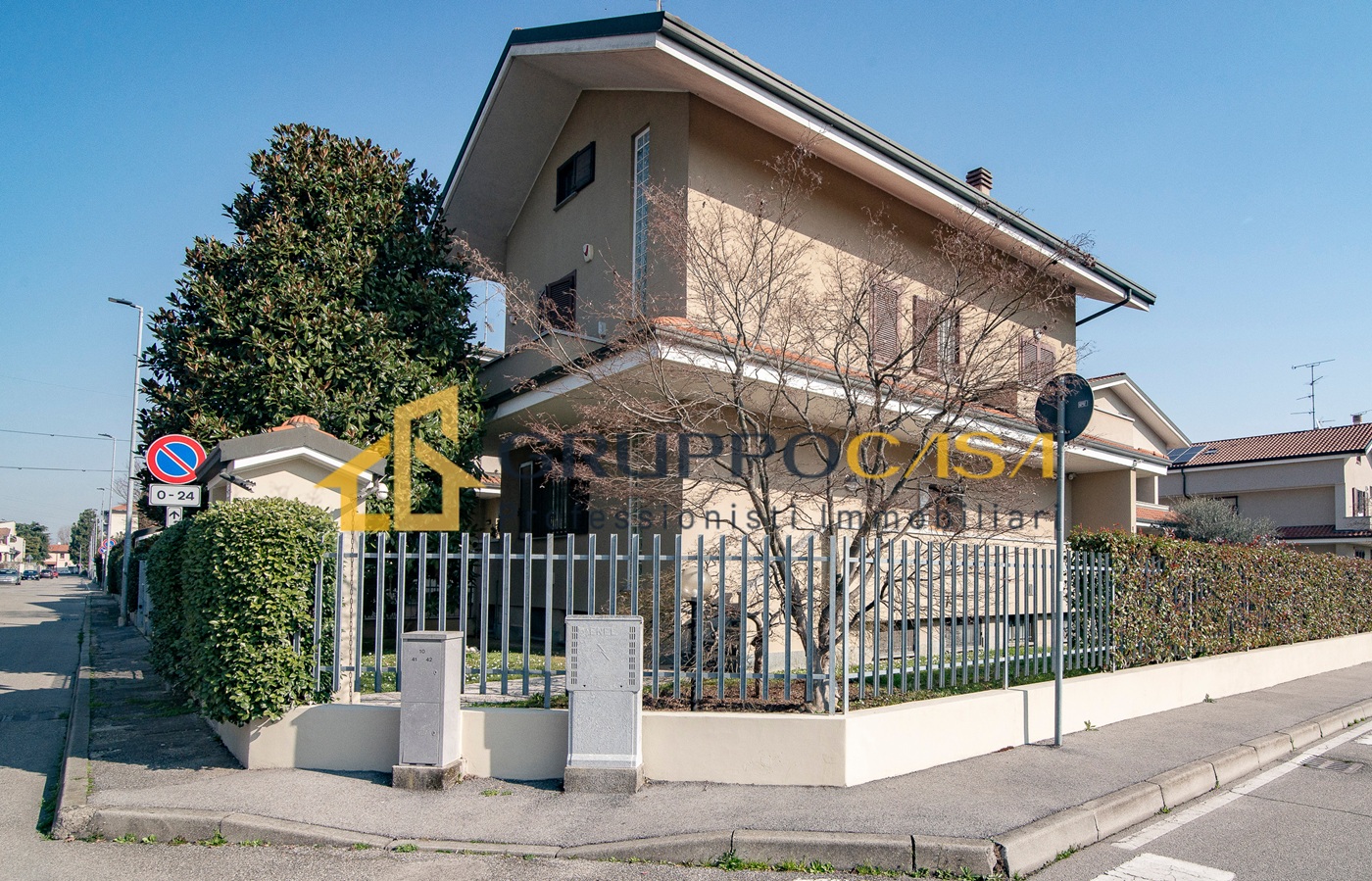 BRUGHERIO – SPLENDIDA VILLA SINGOLA