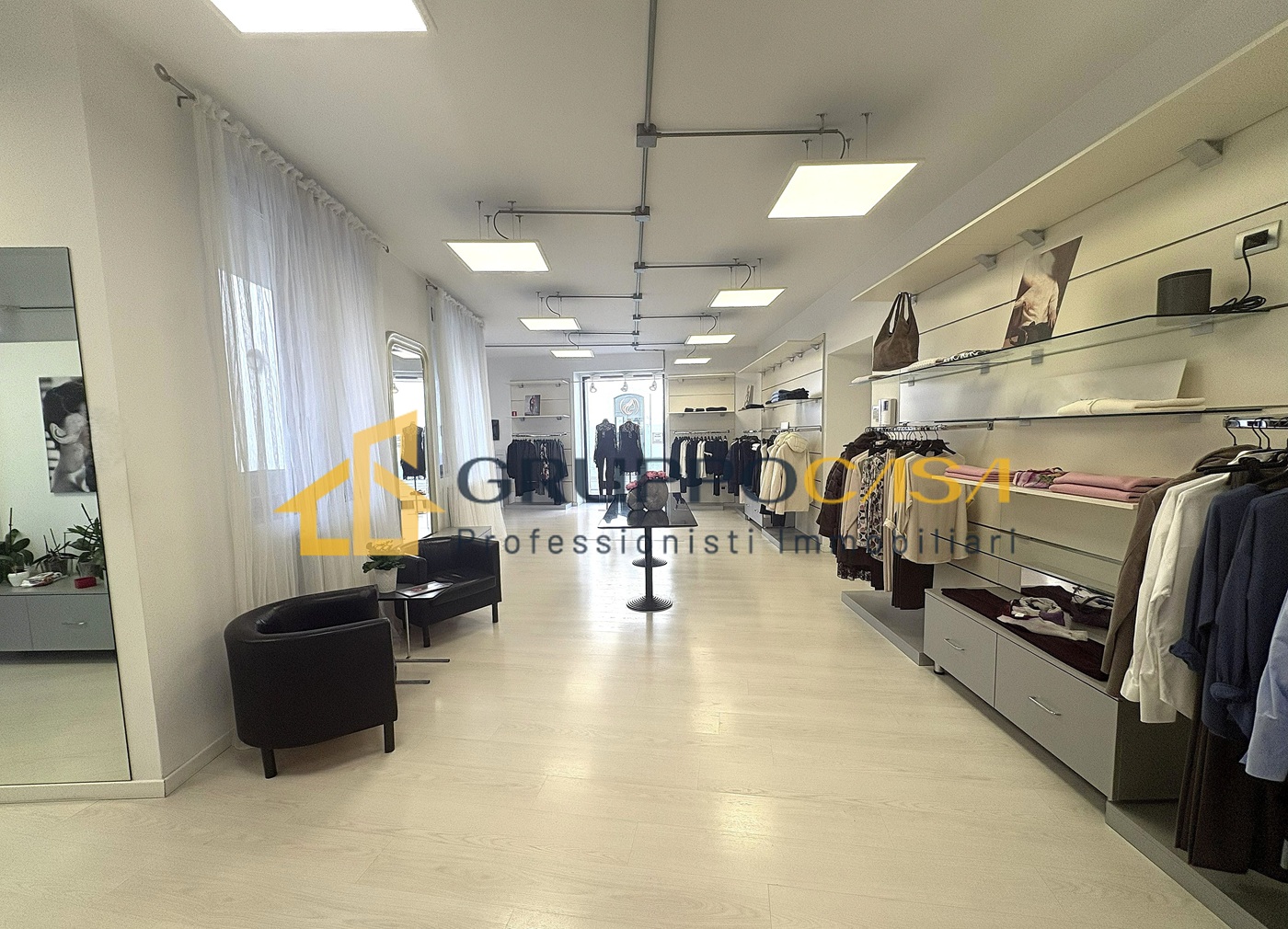 1 BRUGHERIO – AFFITTASI NEGOZIO CENTRALISSIMO