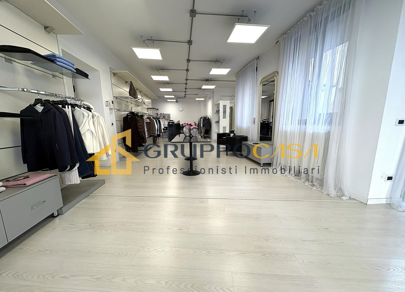 2 BRUGHERIO – AFFITTASI NEGOZIO CENTRALISSIMO