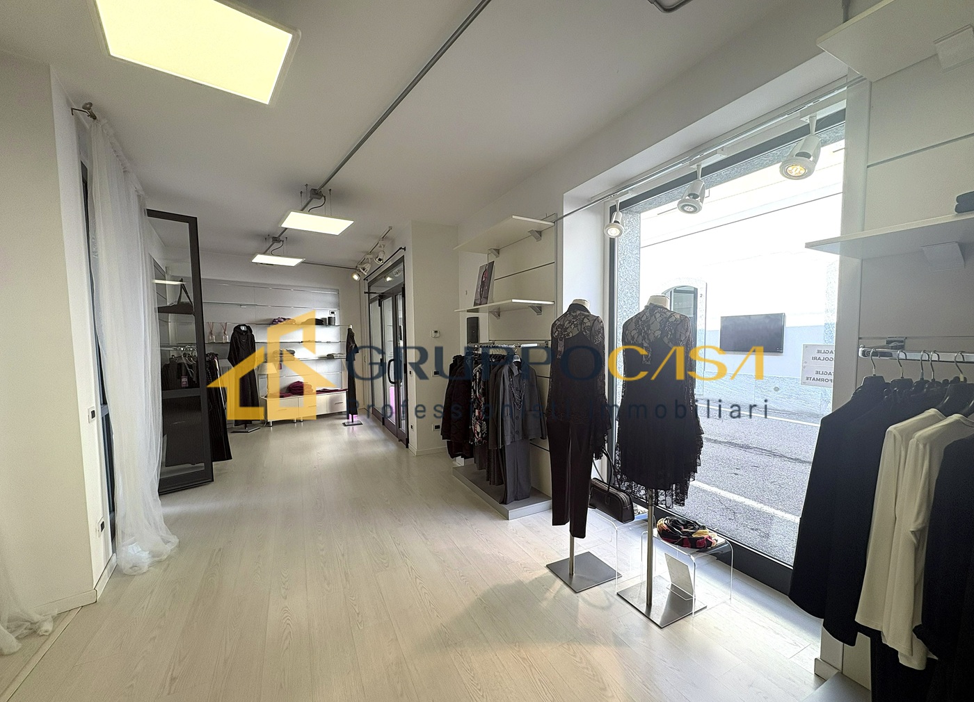 5 BRUGHERIO – AFFITTASI NEGOZIO CENTRALISSIMO