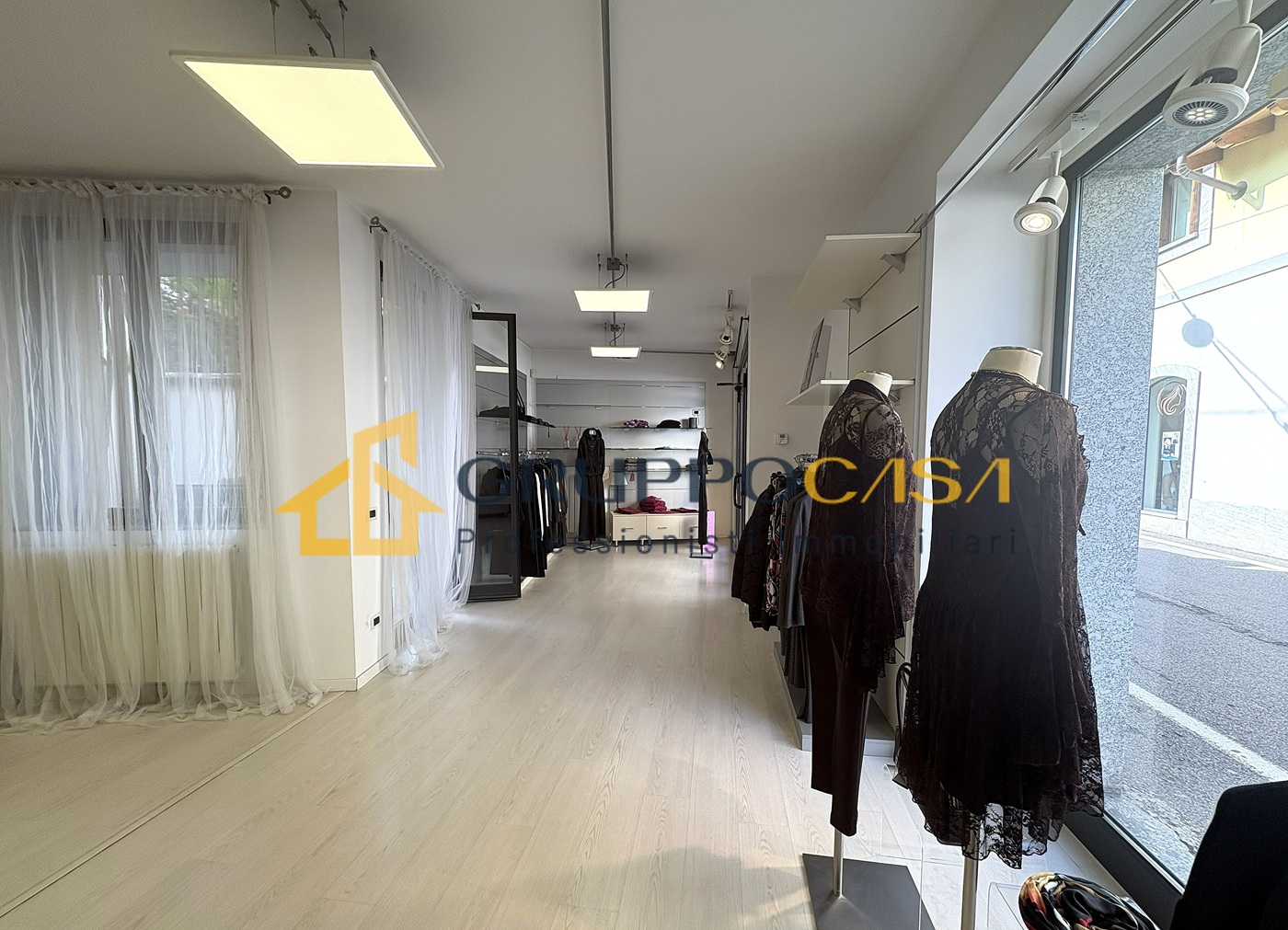 6 BRUGHERIO – AFFITTASI NEGOZIO CENTRALISSIMO