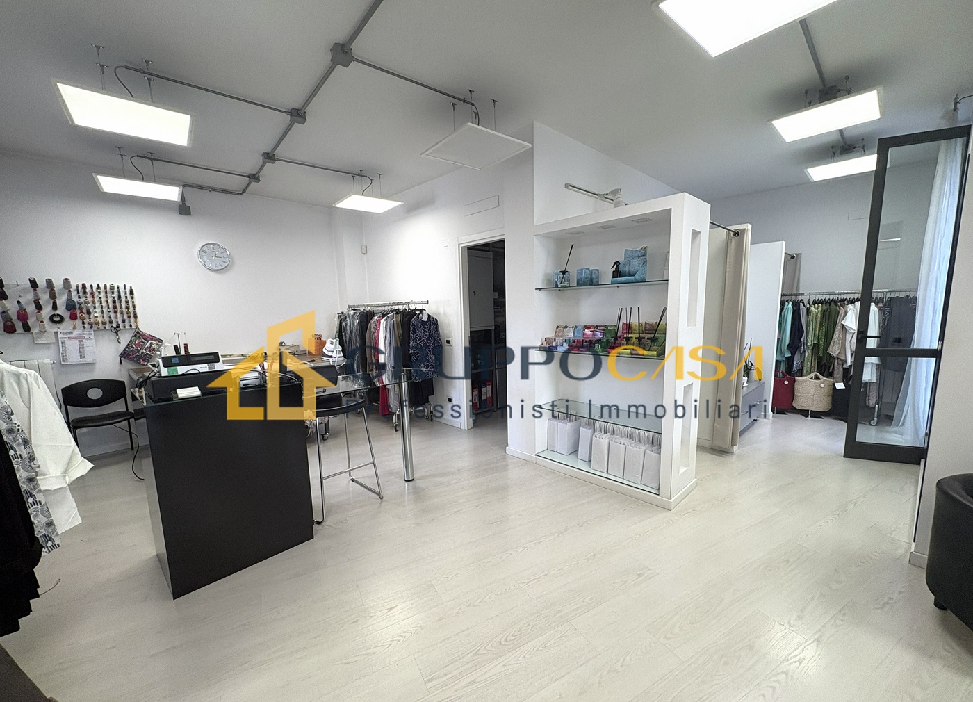 7 BRUGHERIO – AFFITTASI NEGOZIO CENTRALISSIMO