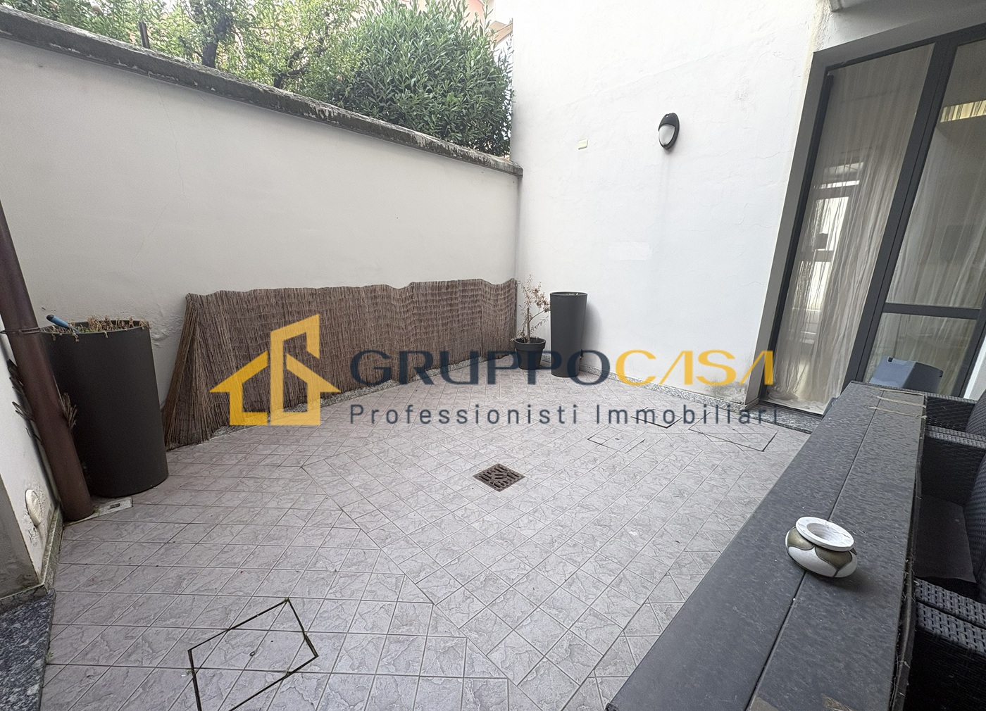 8 BRUGHERIO – AFFITTASI NEGOZIO CENTRALISSIMO